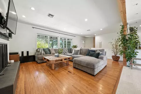 Living - 1448 Carter Way, Redding, CA 96002 photo 2 of 2