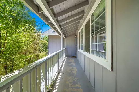 Exterior - 1448 Carter Way, Redding, CA 96002 photo 5 of 17