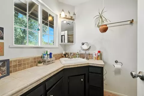 Bath - 1448 Carter Way, Redding, CA 96002 photo 1 of 5