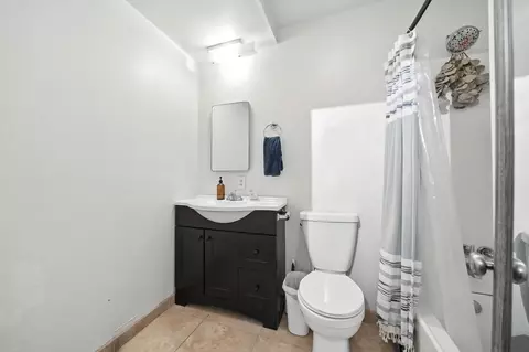 Bath - 1448 Carter Way, Redding, CA 96002 photo 5 of 5