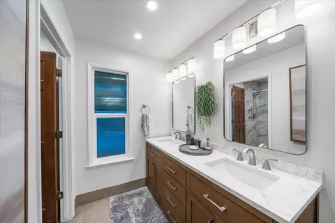 Bath - 19396 Natalie Way, Redding, CA 96003 photo 1 of 5