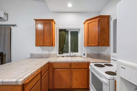 Kitchen - 19396 Natalie Way, Redding, CA 96003 photo 7 of 7