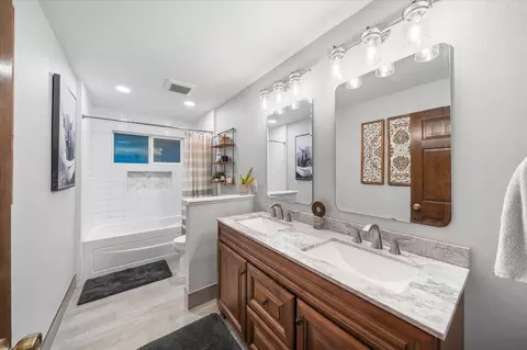 Bath - 19396 Natalie Way, Redding, CA 96003 photo 3 of 5