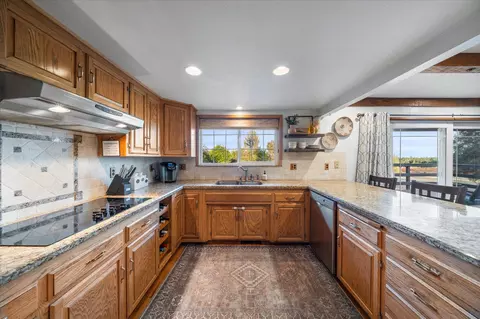 Kitchen - 19396 Natalie Way, Redding, CA 96003 photo 3 of 7