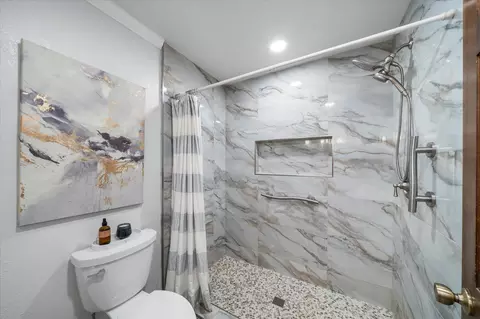 Bath - 19396 Natalie Way, Redding, CA 96003 photo 2 of 5
