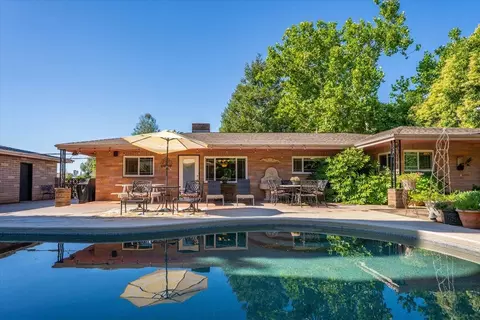 550 Woodacre Dr, Redding, CA 96002