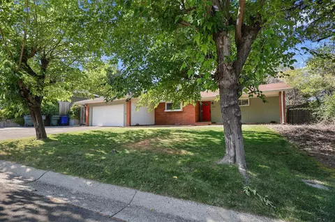 2920 Pioneer Dr, Redding, CA 96001