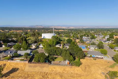 View/Area - 2585 Meadowview Dr, Red Bluff, CA 96080 photo 2 of 6