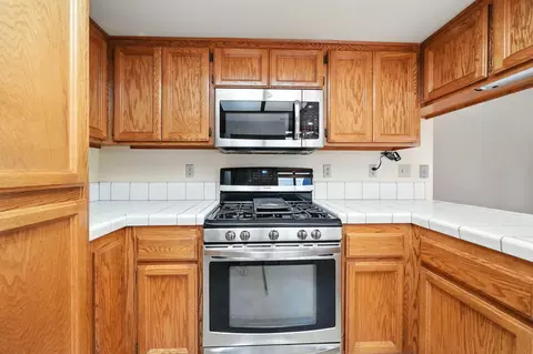 Kitchen - 2585 Meadowview Dr, Red Bluff, CA 96080 photo 3 of 4