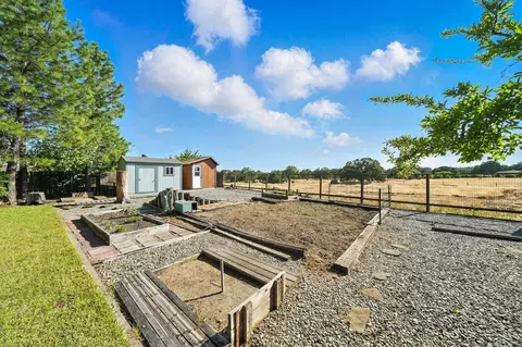 Exterior - 2585 Meadowview Dr, Red Bluff, CA 96080 photo 14 of 24