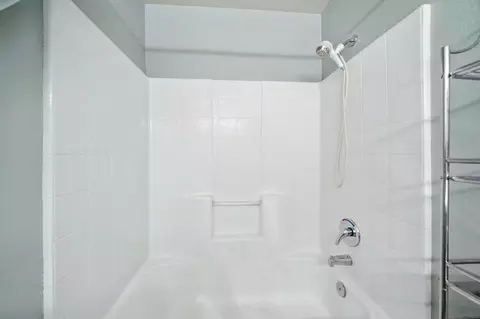 Bath - 2585 Meadowview Dr, Red Bluff, CA 96080 photo 4 of 4