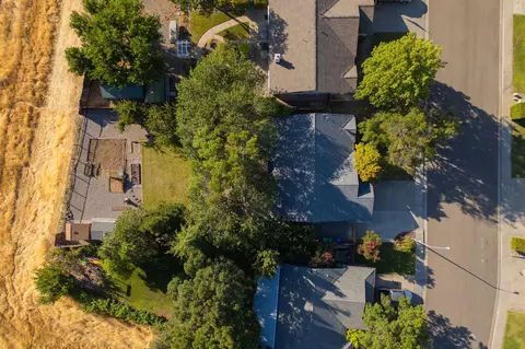 View/Area - 2585 Meadowview Dr, Red Bluff, CA 96080 photo 3 of 6
