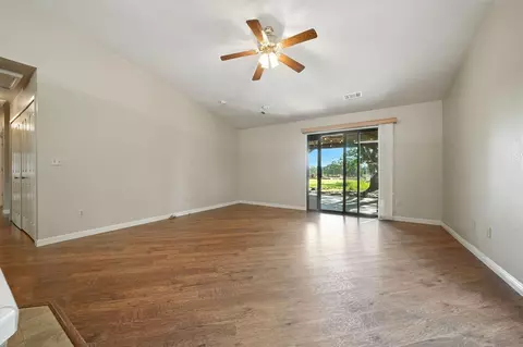 Living - 2585 Meadowview Dr, Red Bluff, CA 96080 photo 2 of 8