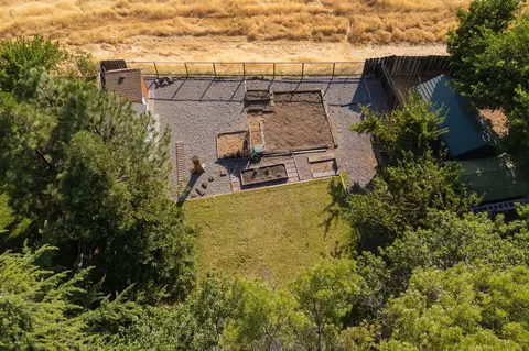 Exterior - 2585 Meadowview Dr, Red Bluff, CA 96080 photo 23 of 24
