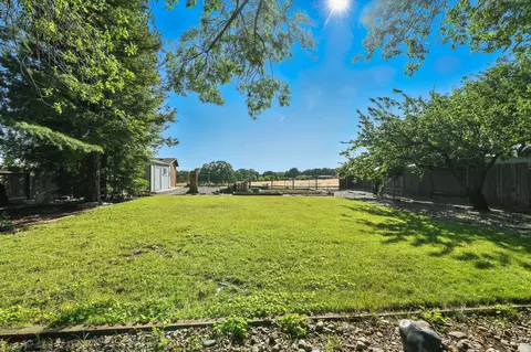 Exterior - 2585 Meadowview Dr, Red Bluff, CA 96080 photo 7 of 24