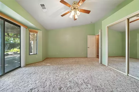 Bedroom - 2585 Meadowview Dr, Red Bluff, CA 96080 photo 2 of 7