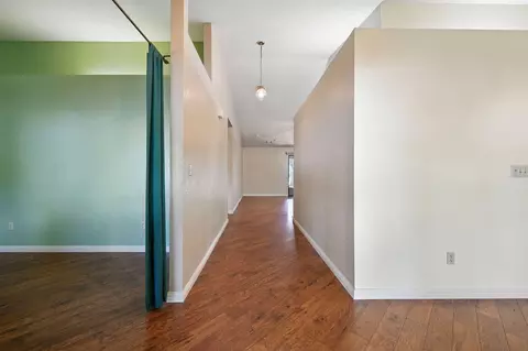 Entry Way - 2585 Meadowview Dr, Red Bluff, CA 96080 photo 2 of 2