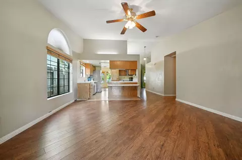 Living - 2585 Meadowview Dr, Red Bluff, CA 96080 photo 3 of 8
