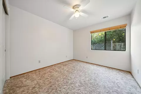 Bedroom - 2585 Meadowview Dr, Red Bluff, CA 96080 photo 4 of 7