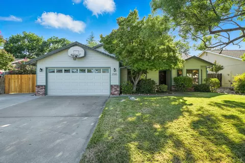 2585 Meadowview Dr, Red Bluff, CA 96080