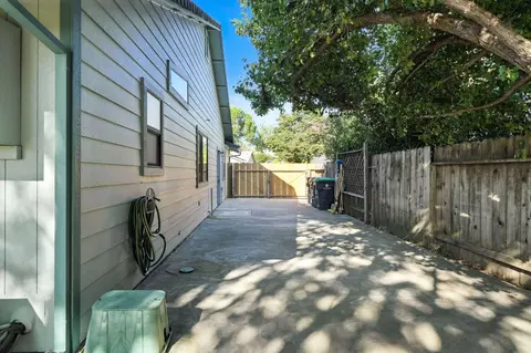 Exterior - 2585 Meadowview Dr, Red Bluff, CA 96080 photo 20 of 24