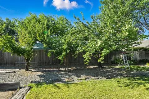 Exterior - 2585 Meadowview Dr, Red Bluff, CA 96080 photo 16 of 24