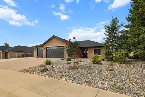 4075 Pembroke Ln, Shasta Lake, CA 96019