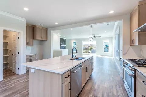 3781 Sunlight Ct, Redding, CA 96001 photo 6