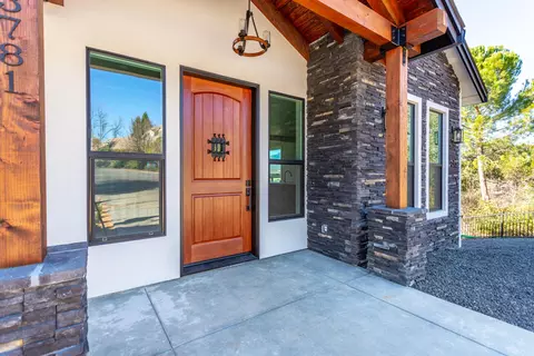 3781 Sunlight Ct, Redding, CA 96001 photo 3