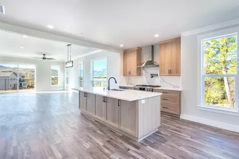 3781 Sunlight Ct, Redding, CA 96001 photo 5