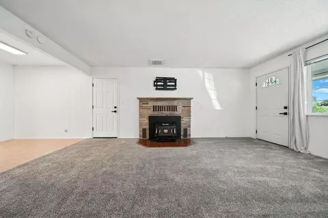 Living - 1520 Minor St, Redding, CA 96002 photo 1 of 3
