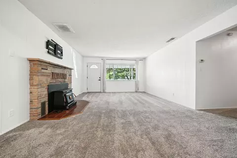 Living - 1520 Minor St, Redding, CA 96002 photo 3 of 3