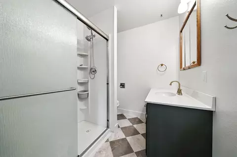 Bath - 1520 Minor St, Redding, CA 96002 photo 2 of 3