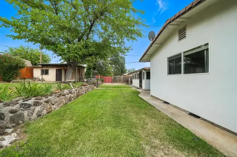 Exterior - 1520 Minor St, Redding, CA 96002 photo 6 of 11