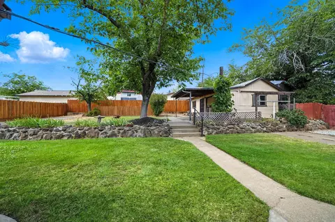 Exterior - 1520 Minor St, Redding, CA 96002 photo 5 of 11