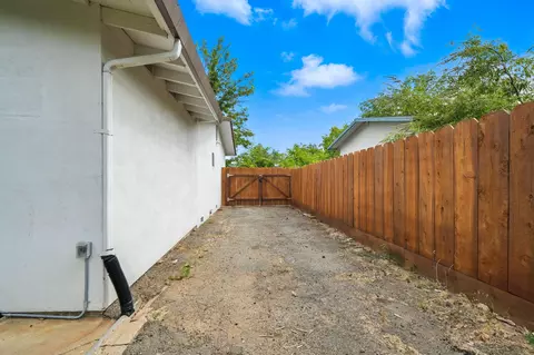 Exterior - 1520 Minor St, Redding, CA 96002 photo 10 of 11