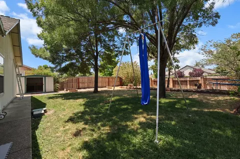 1870 Trumpet Dr, Redding, CA 96003 photo 11