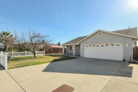 16873 Winchell Dr, Redding, CA 96003