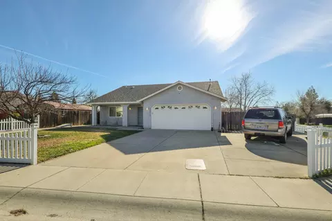 Exterior - 16873 Winchell Dr, Redding, CA 96003 photo 4 of 8