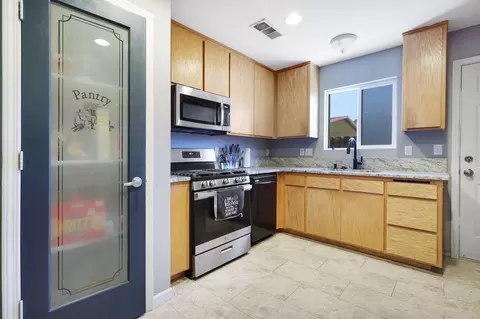 Kitchen - 16873 Winchell Dr, Redding, CA 96003 photo 2 of 3