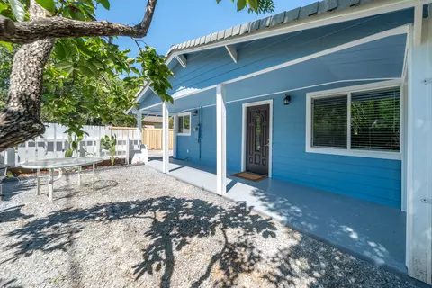 4725 Cedars Rd, Redding, CA 96001