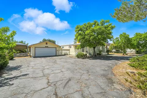3220 Santa Rosa Way, Redding, CA 96003