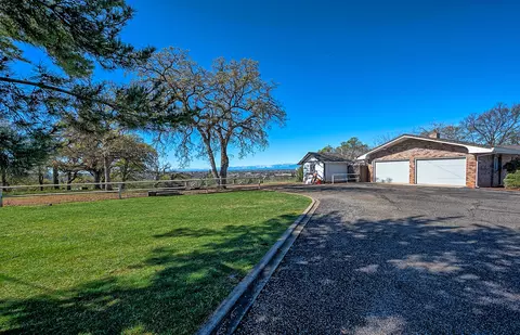 Exterior - 21790 Adobe Rd, Red Bluff, CA 96080 photo 9 of 11