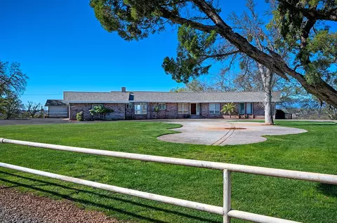 Exterior - 21790 Adobe Rd, Red Bluff, CA 96080 photo 2 of 11