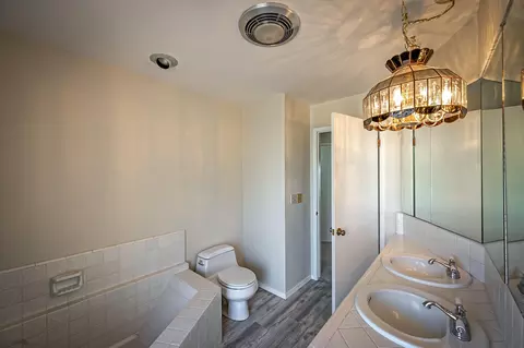 Bath - 21790 Adobe Rd, Red Bluff, CA 96080 photo 2 of 5