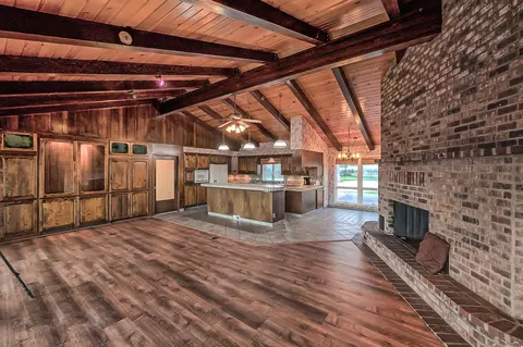 Living - 21790 Adobe Rd, Red Bluff, CA 96080 photo 6 of 7