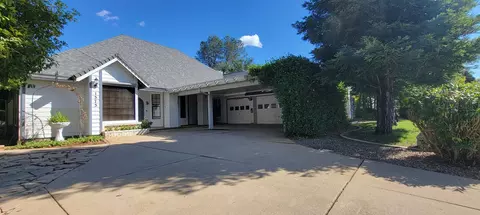 1575 St Andrews Dr, Redding, CA 96003