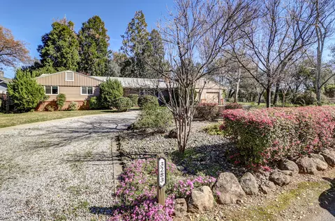 3283 Middleton Ln, Redding, CA 96002