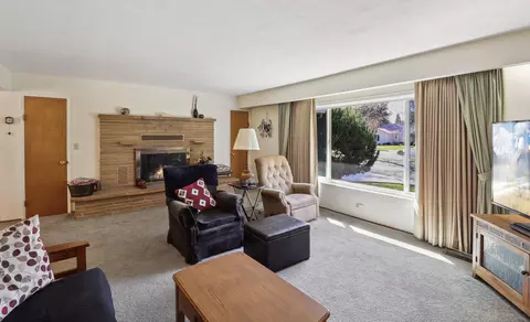 Living - 3283 Middleton Ln, Redding, CA 96002 photo 1 of 3