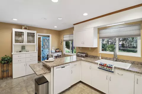 Kitchen - 3283 Middleton Ln, Redding, CA 96002 photo 3 of 5